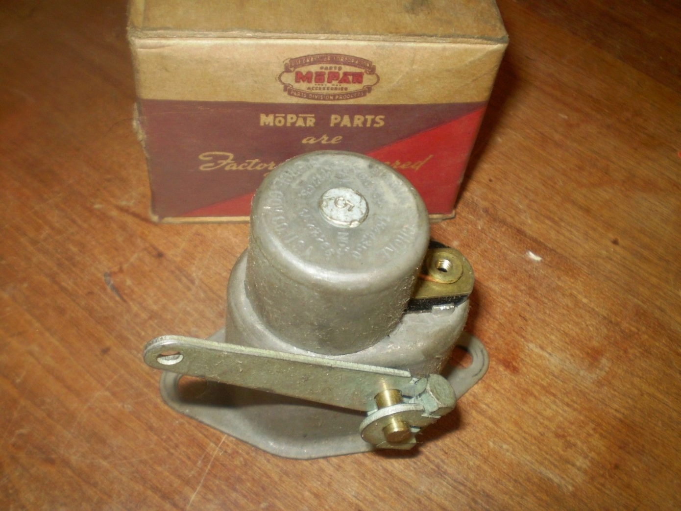 Sisson Automatic Choke Assembly (NOS) 19351950 Plymouth, Dodge